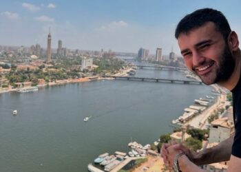 صورة أحدثت ضجة.. ماذا يفعل الشيف بوراك في مصر؟