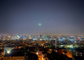 ماذا شاهد سكان إسطنبول في سماء مدينتهم؟