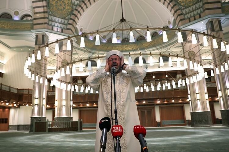 مساجد تركيا تصدح بالأدعية والصلوات إحياء لذكرى الانقلاب الفاشل