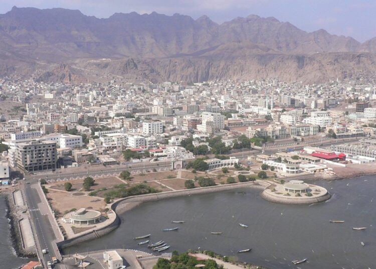 هجوم حوثي على قصر معاشيق في عدن يقتل 5 أشخاص على الأقل ويصيب 16 1 حي كريتر في عدن حيث يقع قصر معاشيق الذي استهدفه هجوم الحوثيين