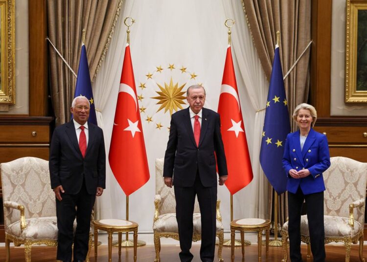أردوغان يزور دمشق قريبا في أول زيارة منذ سقوط الأسد 1 الرئيس التركي رجب طيب أردوغان في أنقرة، الذي أعلن أن أردوغان يزور دمشق قريبا