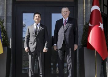 محادثات أردوغان وزيلينسكي في إسطنبول تركز على البحر الأسود 2 فولوديمير زيلينسكي ورجب طيب أردوغان في إسطنبول حيث جرت محادثات أردوغان وزيلينسكي