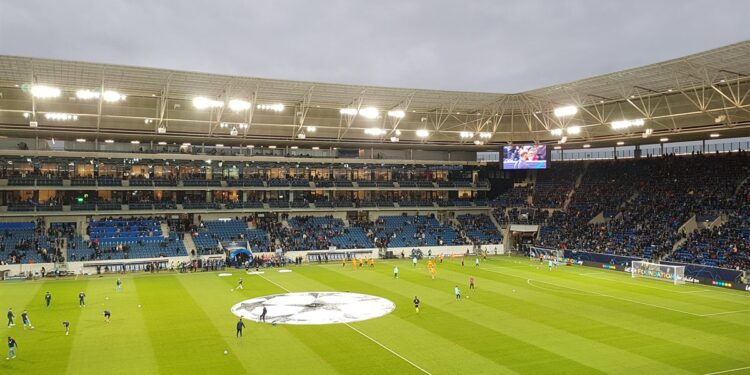 ملعب هوفنهايم في سينسهايم خلال أمسية أوروبية حيث فاز بشكتاش 3-2