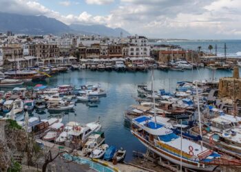 ميناء كيرينيا الذي وصلت إليه سفينة أوروتش رئيس أثناء مسح مسار خط الغاز