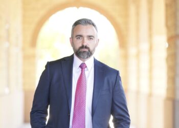 المدعي العام لولاية نيو مكسيكو راؤول توريز الذي كسب مكتبه قضية غرامة ميتا