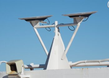 طبق استقبال Starlink على سفينة سياحية، في إطار قضية تخريب محطة في بولندا