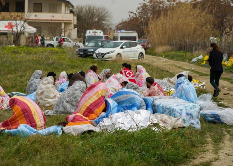 Türkiye'den yola çıkan göçmen teknesi İtalya'da battı: En az 58 kişi hayatını kaybetti 1 Türkiye’den yola çıkan göçmen teknesi İtalya’da battı: En az 58 kişi hayatını kaybetti