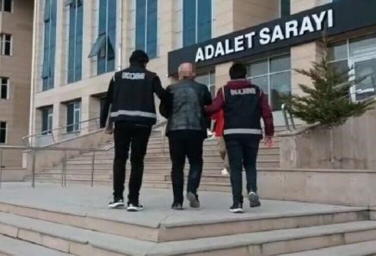 Yıkılan sitenin müteahhidi İran sınırında yakalandı