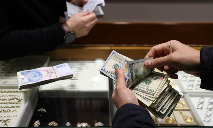 Dolar rekor kırdı: 19 liranın üzerini gördü 1 Dolar rekor kırdı: 19 liranın üzerini gördü