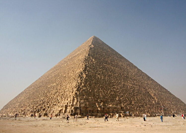 Büyük Giza Piramidi’nin içerisinde gizli bir koridor keşfedildi