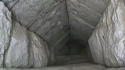 Büyük Giza Piramidi'nin içerisinde gizli bir koridor keşfedildi