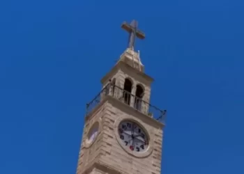 Lübnanlılar, saatlerin ileriye alınmasına yönelik tartşma nedeniyle iki farklı saat dilimine uyandı 10 Lübnanlılar, saatlerin ileriye alınmasına yönelik tartşma nedeniyle iki farklı saat dilimine uyandı