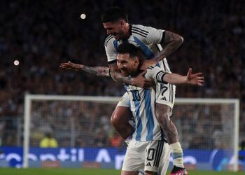 Kariyerinin 800. golünü atan Messi tarihe geçti!