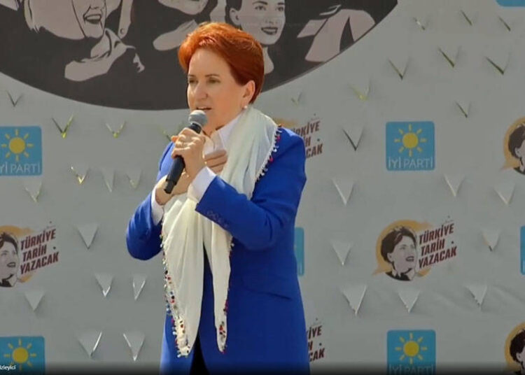 Akşener’den Erdoğan’a: Abdullah Öcalan’la akraba gibi olan sensin be! 1 Akşener’den Erdoğan’a: Abdullah Öcalan’la akraba gibi olan sensin be!