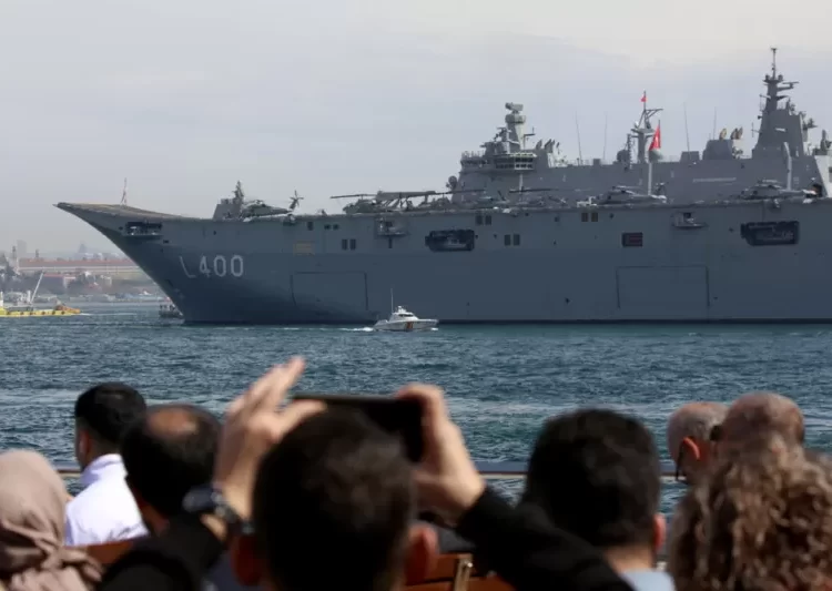 Türkiye’nin ilk SİHA gemisi TCG Anadolu İstanbul’da halkın ziyaretine açıldı