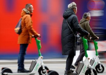 Paris, elektrikli scooter’ları yasaklayan ilk şehir oldu