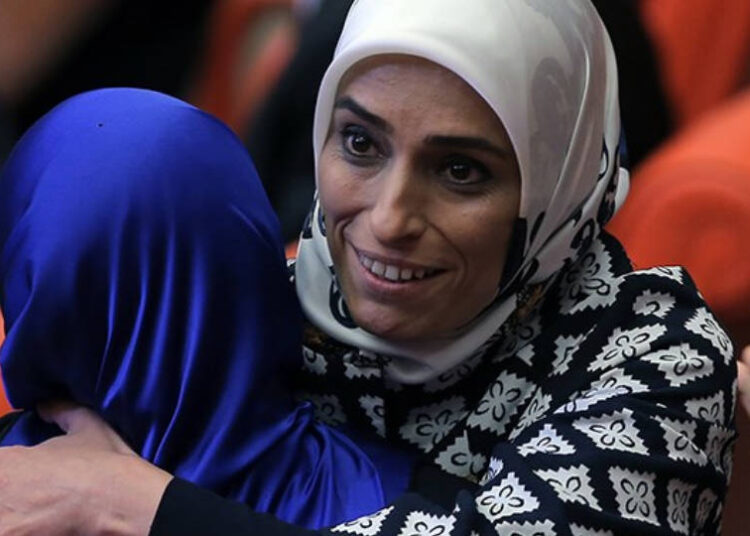 AK Parti’de Zehra Taşkesenlioğlu liste dışı kaldı 1 AK Parti’de Zehra Taşkesenlioğlu liste dışı kaldı