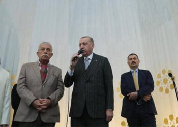 Erdoğan yine camide miting yaptı