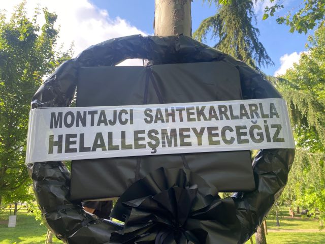 AK Parti'ye siyah çelenk bırakıldı: Helalleşmeyeceğiz, hesaplaşacağız 1 AK Parti’ye siyah çelenk bırakıldı: Helalleşmeyeceğiz, hesaplaşacağız