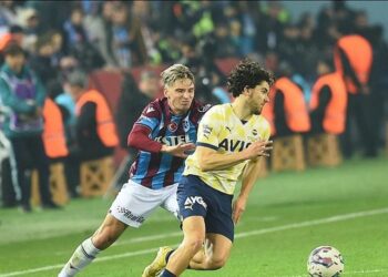 Kadıköy’de kritik derbi: Fenerbahçe, Trabzonspor’u ağırlıyor