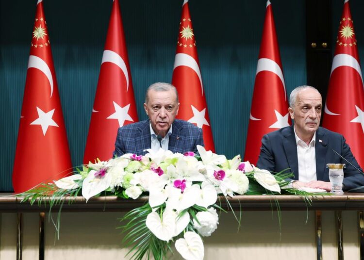 Kamu işçilerine yüzde 45 zam yapıldı