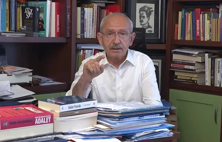 Kılıçdaroğlu, sandık görevlilerine seslendi: Asla vazgeçmeyecek, yerinizi terk etmeyeceksiniz 1 Kılıçdaroğlu, sandık görevlilerine seslendi: Asla vazgeçmeyecek, yerinizi terk etmeyeceksiniz