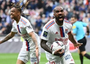 Fransa’da çılgın maç: İki futbolcu 4’er gol attı, Lyon son dakikada güldü
