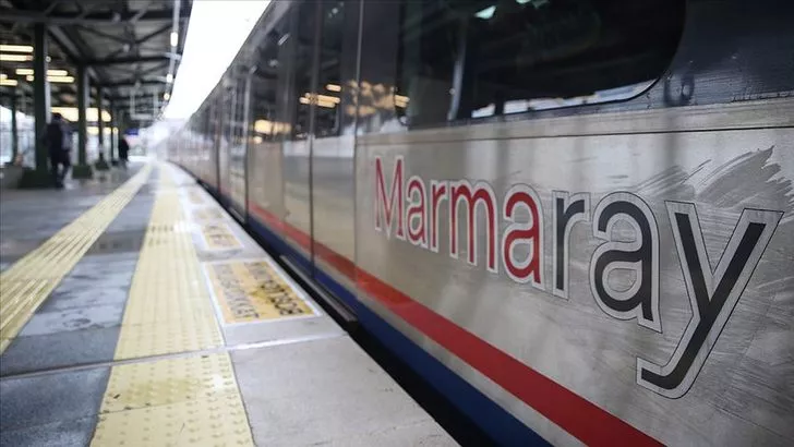 Marmaray'da intihar! Seferler gecikmeli yapılıyor 1 Marmaray’da intihar! Seferler gecikmeli yapılıyor