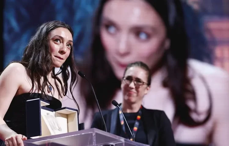 Cannes Film Festivali’nde En İyi Kadın Oyuncu Ödülü Merve Dizdar'ın 1 Cannes Film Festivali’nde En İyi Kadın Oyuncu Ödülü Merve Dizdar’ın