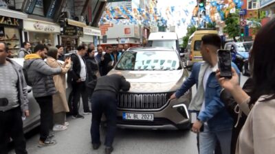 İstanbul'da Togg izdihamı: Kaputu öpenler de oldu 2 İstanbul'da Togg izdihamı: Kaputu öpenler de oldu