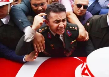 Şehit kardeşinin tabutunun başında söyledikleri gündem olmuştu: Yarbay Mehmet Alkan adını değiştirdi 1 Şehit kardeşinin tabutunun başında söyledikleri gündem olmuştu: Yarbay Mehmet Alkan adını değiştirdi