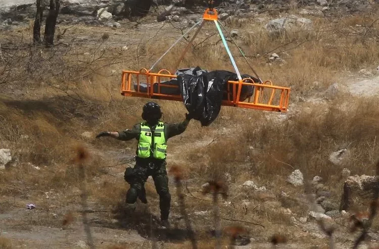 Dünya şokta! Uçurumun kenarında 45 torbada ceset parçaları bulundu 1 Dünya şokta! Uçurumun kenarında 45 torbada ceset parçaları bulundu