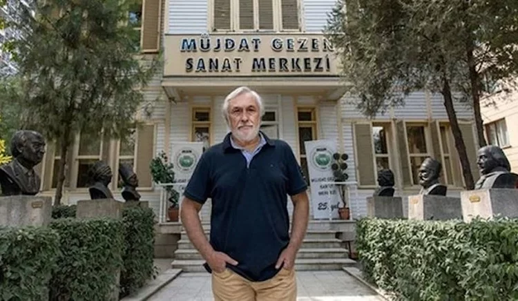 Ekonomik kriz Müjdat Gezen’e tiyatro binasını sattırıyor 1 Ekonomik kriz Müjdat Gezen’e tiyatro binasını sattırıyor