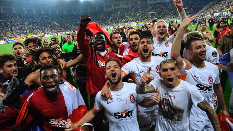 Galatasaray kupayı Fenerbahçe derbisinden sonra kaldıracak 1 Galatasaray kupayı Fenerbahçe derbisinden sonra kaldıracak