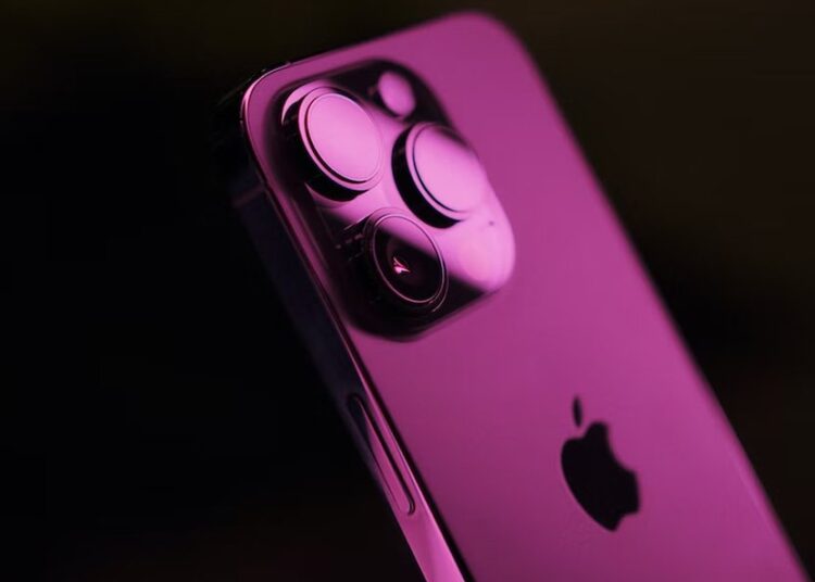 iPhone 15'in Türkiye fiyatı 45 bin TL'nin üzerinde 1 iPhone 15’in Türkiye fiyatı 45 bin TL’nin üzerinde
