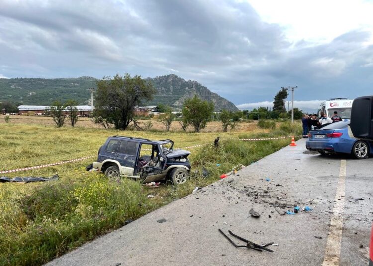 Burdur Karamanlı yolunda feci kaza: 5 ölü, 5 yaralı 1 Burdur Karamanlı yolunda feci kaza: 5 ölü, 5 yaralı