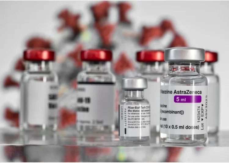 Korona aşısı üreten BioNTech ve AstraZeneca hâkim karşısında