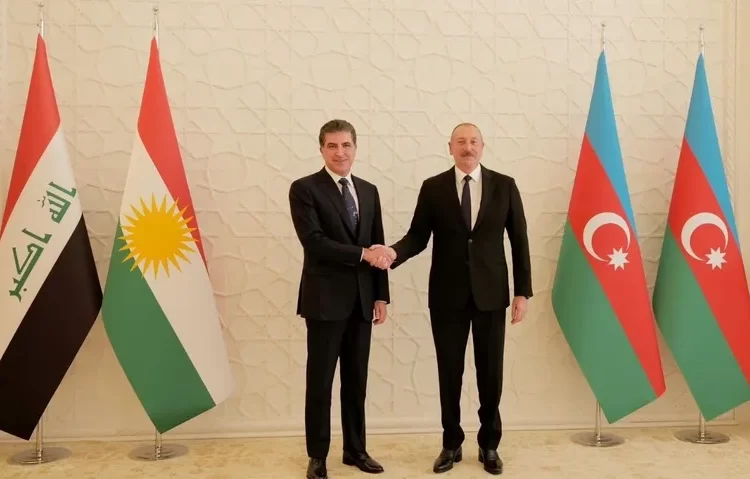 Aliyev, Barzani'yi Bakü'de Kürdistan bayrağı ile karşıladı 1 Aliyev, Barzani’yi Bakü’de Kürdistan bayrağı ile karşıladı