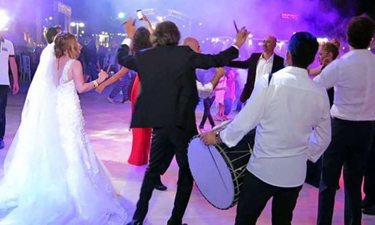 Bursa’da kadın ve erkeklerin düğünde birlikte eğlenmesi yasaklandı