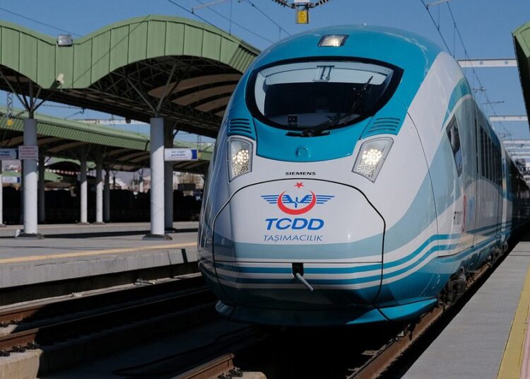 YHT biletlerine bir yılda ikinci zam: Ankara-İstanbul 990 TL oldu 1 Rönesans Holding’e hızlı tren projesi için 781 milyon euroluk kredi