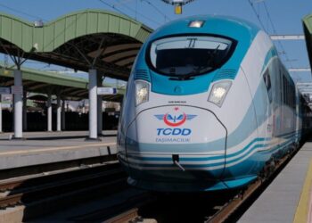 Rönesans Holding’e hızlı tren projesi için 781 milyon euroluk kredi
