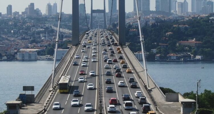Köprü ve oto yol geçiş ücretlerine zam