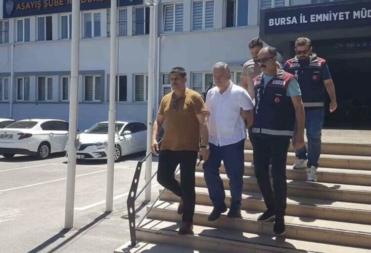 Kurbanlık diye bozuk et ve salam veren babayla oğlu tutuklandı 1 Kurbanlık diye bozuk et ve salam veren babayla oğlu tutuklandı