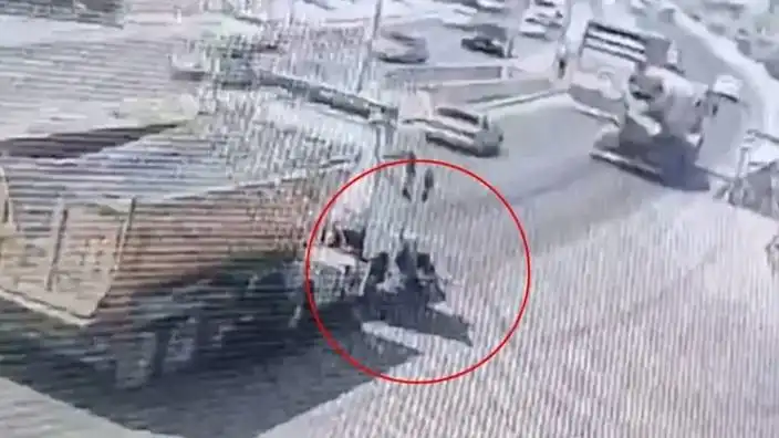 Mersin'de kamyon dehşeti! Karı-koca feci şekilde can verdi 1 Mersin’de kamyon dehşeti! Karı-koca feci şekilde can verdi