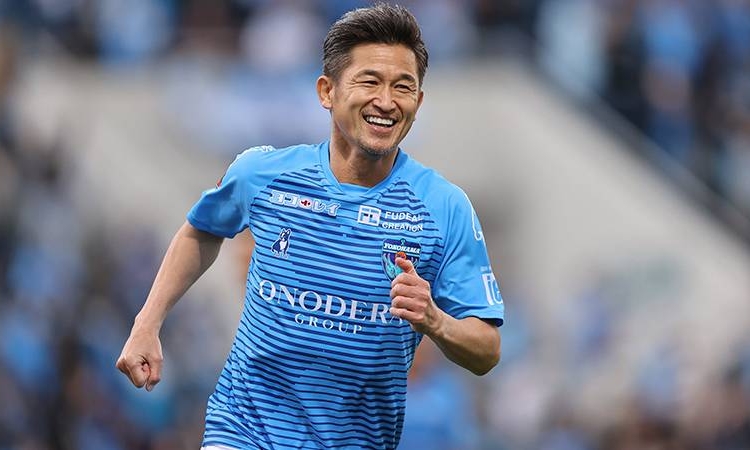 Dünyanın en yaşlı futbolcusu Miura'dan yeni sözleşme 1 Dünyanın en yaşlı futbolcusu Miura’dan yeni sözleşme