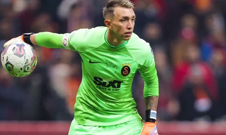 Muslera Estudiantes ile 1,5 yıllığına anlaştı 1 Fernando Muslera: 2011’de şampiyonluklar için geldiğimi söyledim, 15 tane kupa oldu