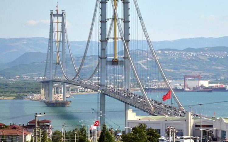 Şamil Tayyar'dan gece yarısı zamlarına sert tepki: Tavukçu yapsa kayyum atanırdı 1 Osmangazi Köprüsü’nde geçiş garantisi tutmadı: Garanti ödemesi 1 milyar 215 milyon doları aştı