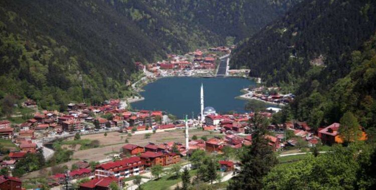 Yapılaşma tehdidi altındaki Uzungöl'e Millet Bahçesi yapılacak 1 Yapılaşma tehdidi altındaki Uzungöl’e Millet Bahçesi yapılacak