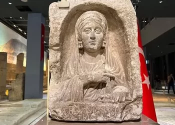 Zeugma kökenli mezar steli Türkiye’ye iade edildi
