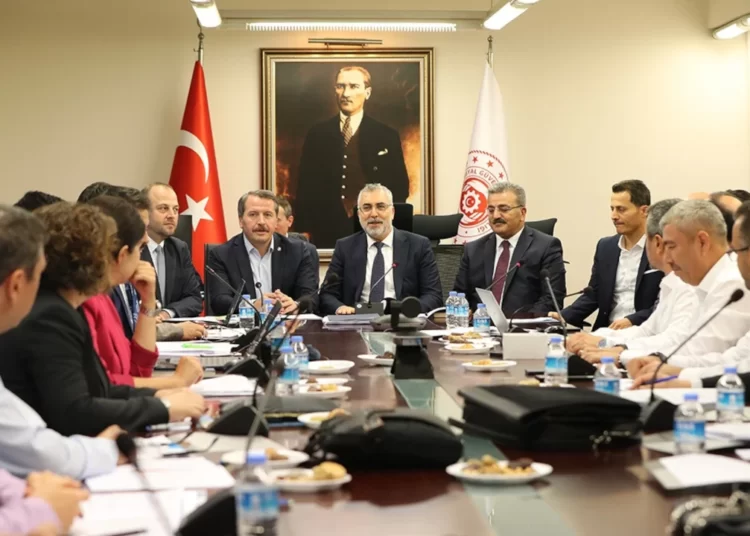 Memur ve emeklilere ikinci zam teklifi bugün yapılacak